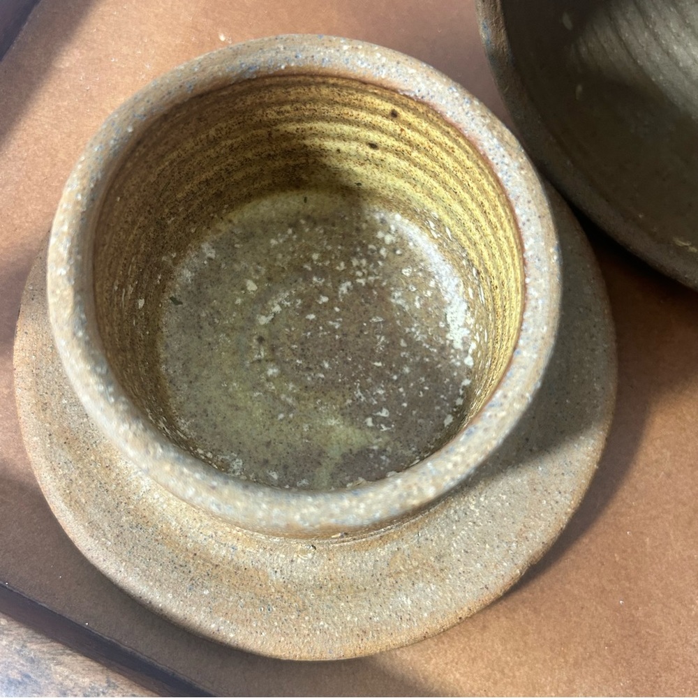 Studio Art Pottery Large Rustic Ceramic Butter Bell Saucer Signed by Artist - Picture 5 of 6